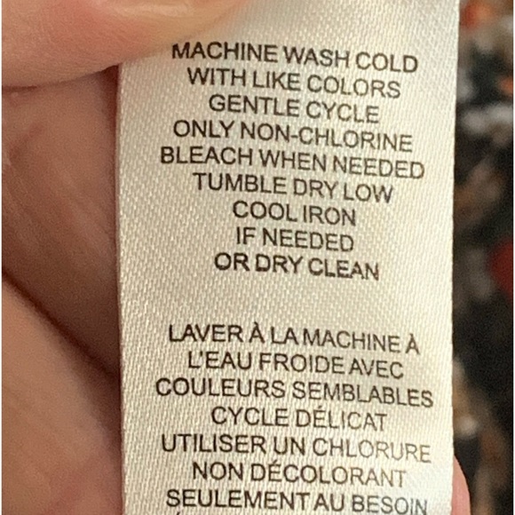 EUC T Tahari ruffle front blouse. 1X - Picture 9 of 14